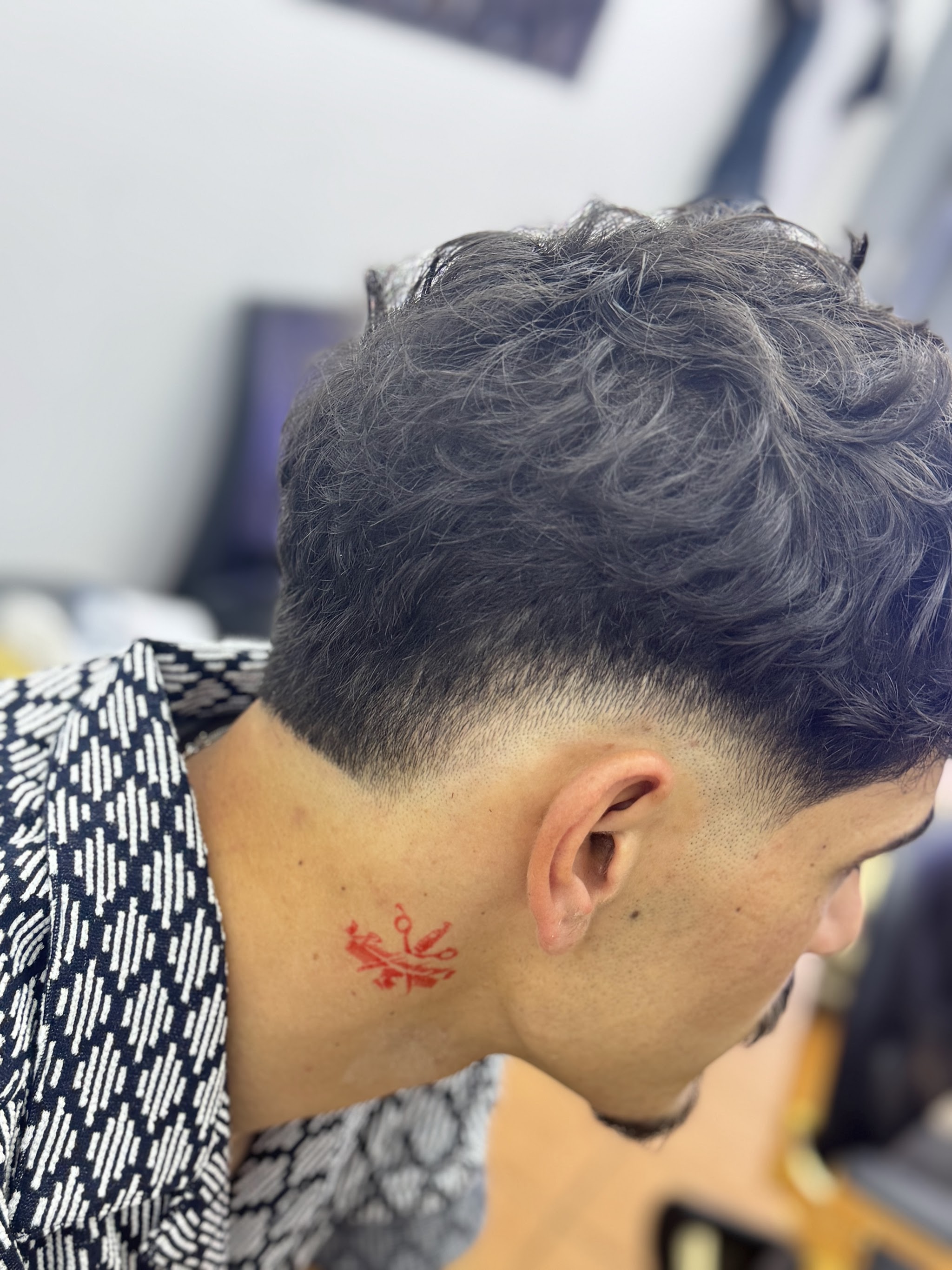 Strakke fade, afgewerkt in de nek